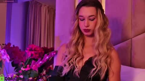 M. online show from October 22, 2025, 6:29 pm