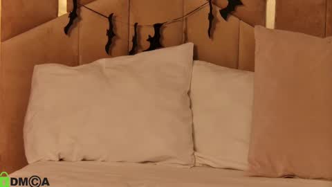 M. online show from October 26, 2025, 9:31 pm