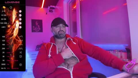 Snapshot of magabear chatting on February 10, 2026, 8:35 pm Magabear online show from February 10, 2026, 8:35 pm