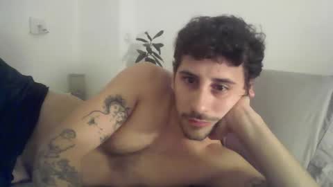 Snapshot of maggicboy29 chatting on December 17, 2025, 4:40 am maggicboy29 online show from December 17, 2025, 4:40 am