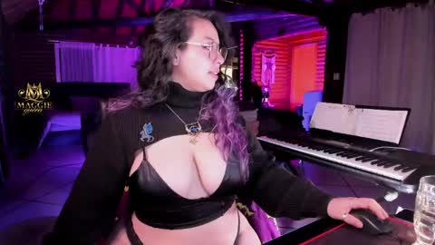 Snapshot of maggie_queen chatting on April 21, 2026, 2:15 am Luna online show from April 21, 2026, 2:15 am
