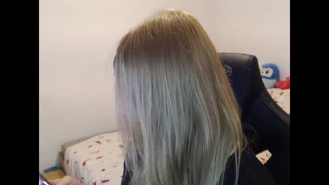 Magdalene Swaggy online show from December 1, 2024, 7:58 pm