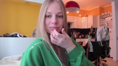 Snapshot of magic_couple13 chatting on January 19, 2026, 9:35 am Alice online show from January 19, 2026, 9:35 am