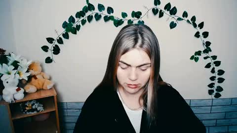 magic_katarina_ online show from March 5, 2025, 6:44 am