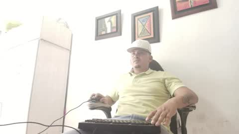 magic_milk23 online show from September 16, 2025, 7:04 pm