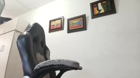 magic_milk23 online show from October 3, 2025, 8:50 pm