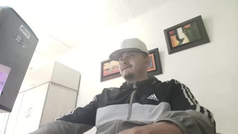 magic_milk23 online show from October 8, 2025, 8:17 pm