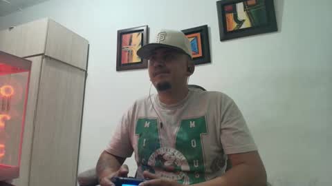 magic_milk23 online show from November 27, 2025, 11:51 pm