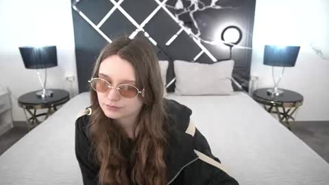 Snapshot of magicpeachhs chatting on July 29, 2026, 6:00 am Emily online show from July 29, 2026, 6:00 am