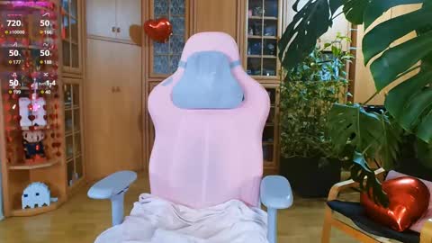 Snapshot of magicstylex chatting on February 14, 2025, 1:45 am Nicole online show from February 14, 2025, 1:45 am