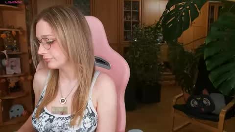 Snapshot of magicstylex chatting on October 9, 2025, 10:30 pm Nicole online show from October 9, 2025, 10:30 pm