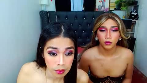 Snapshot of magnificenttranny chatting on November 16, 2025, 2:33 pm BELLA AND HANA online show from November 16, 2025, 2:33 pm