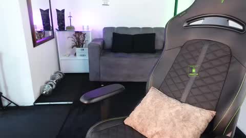 If you want me to use the Lovense please let me know  --    online show from February 4, 2026, 5:08 pm