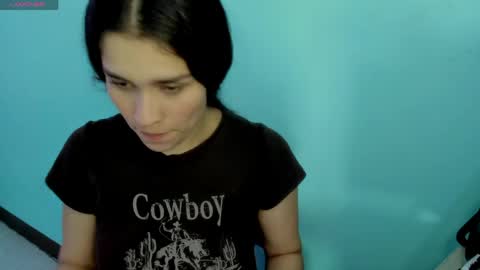 Snapshot of mahiia_1 chatting on April 13, 2026, 3:17 pm Mahiia online show from April 13, 2026, 3:17 pm