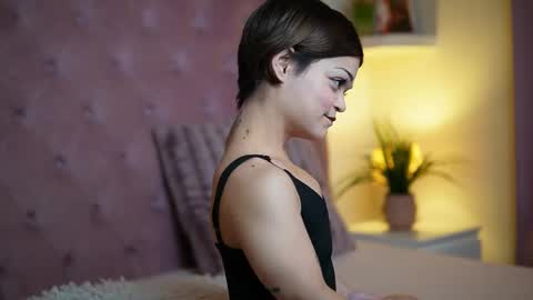  Maia  online show from September 18, 2025, 4:53 pm