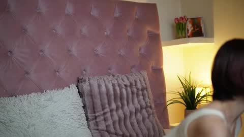  Maia  online show from November 21, 2025, 9:24 pm