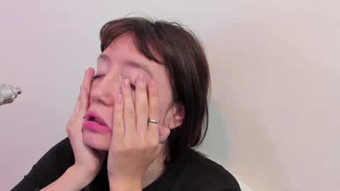 maibys online show from January 19, 2025, 4:01 am