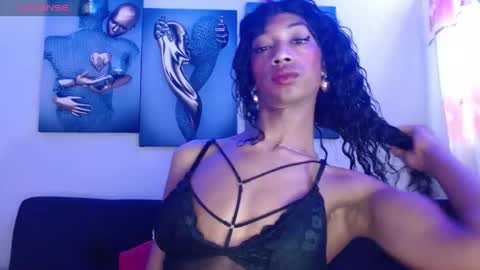 Snapshot of maidi_hot chatting on December 24, 2024, 2:22 pm Bella Maidi online show from December 24, 2024, 2:22 pm