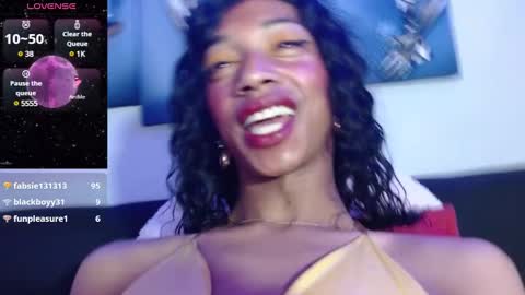 Snapshot of maidi_hot chatting on December 28, 2024, 1:28 pm Bella Maidi online show from December 28, 2024, 1:28 pm