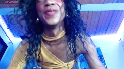 Snapshot of maidi_hot chatting on January 1, 2025, 11:38 am Bella Maidi online show from January 1, 2025, 11:38 am