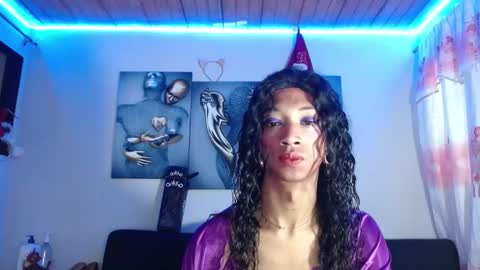 Snapshot of maidi_hot chatting on January 19, 2025, 8:09 pm Bella Maidi online show from January 19, 2025, 8:09 pm