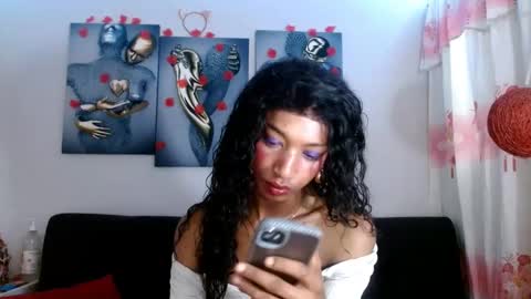 Snapshot of maidi_hot chatting on February 19, 2025, 1:50 pm Bella Maidi online show from February 19, 2025, 1:50 pm