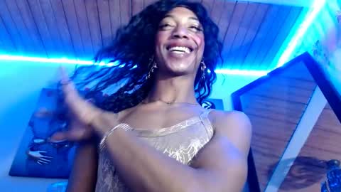 Snapshot of maidi_hot chatting on March 12, 2025, 11:33 pm Bella Maidi online show from March 12, 2025, 11:33 pm