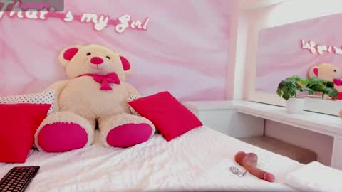 Snapshot of maiia_cute chatting on February 3, 2025, 8:24 am Maiia Cute  online show from February 3, 2025, 8:24 am