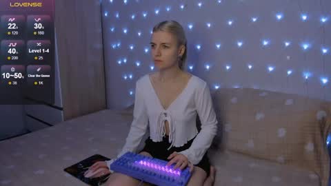 Snapshot of mailin_harrington chatting on April 28, 2026, 3:39 pm Your kitty online show from April 28, 2026, 3:39 pm
