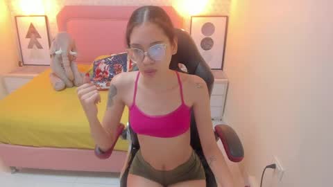 Snapshot of mailylove1 chatting on December 30, 2024, 12:20 pm  M A I L Y  online show from December 30, 2024, 12:20 pm