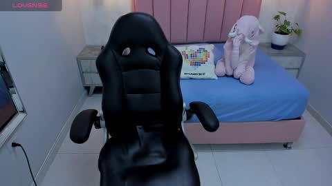 Snapshot of mailylove1 chatting on February 11, 2025, 12:58 pm  M A I L Y  online show from February 11, 2025, 12:58 pm