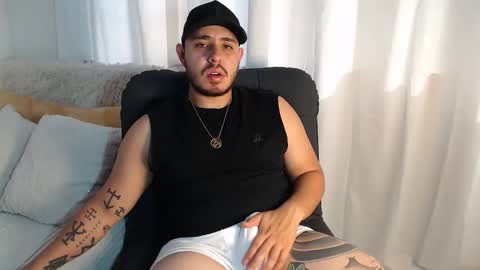 Snapshot of maison_xmed chatting on February 17, 2026, 2:24 pm maison_xmed online show from February 17, 2026, 2:24 pm