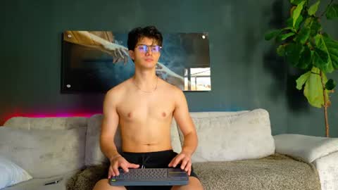 Snapshot of maisonbastian chatting on June 27, 2026, 2:55 pm Bastian Arslan online show from June 27, 2026, 2:55 pm