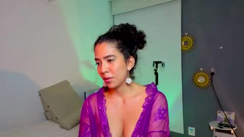 Snapshot of maithe_perroni chatting on February 16, 2026, 11:34 pm Lauu online show from February 16, 2026, 11:34 pm