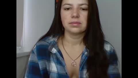 make_mesmile online show from November 10, 2025, 6:56 am