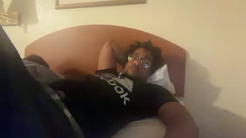 makemenutinmywifewhilewefuck online show from April 27, 2026, 6:00 am