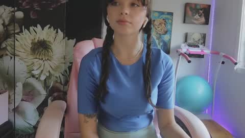 MakiyahBelle online show from April 15, 2026, 5:25 am