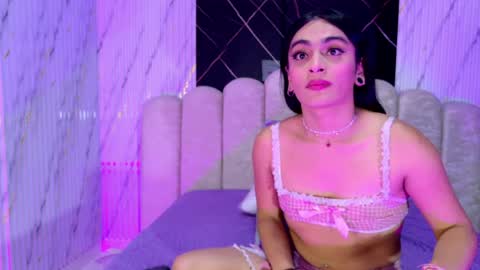 Snapshot of malaia_thompson_ chatting on May 4, 2026, 12:01 pm malaia thompson online show from May 4, 2026, 12:01 pm