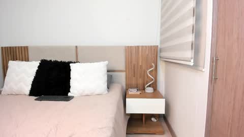 Maleja Diaz online show from April 15, 2026, 7:58 pm