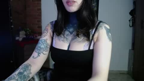 Snapshot of maliceinwonderland25 chatting on June 18, 2026, 11:53 pm Alice Asylum online show from June 18, 2026, 11:53 pm
