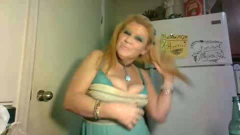 Snapshot of malinda702 chatting on February 11, 2026, 10:09 am malinda702 online show from February 11, 2026, 10:09 am