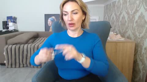 Snapshot of mallinia chatting on April 7, 2026, 12:38 pm mallinia online show from April 7, 2026, 12:38 pm