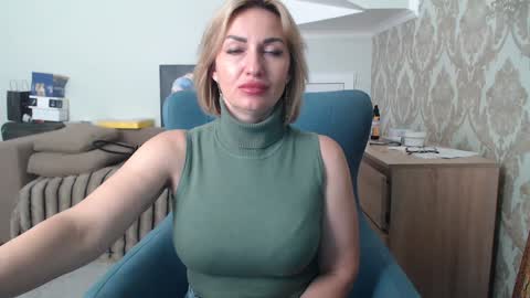 Snapshot of mallinia chatting on April 14, 2026, 10:43 am mallinia online show from April 14, 2026, 10:43 am