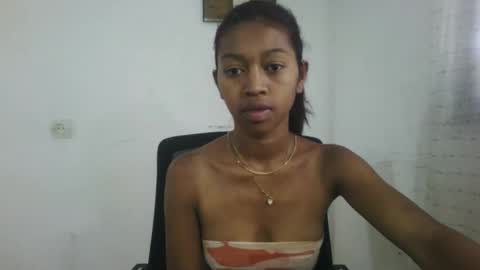 Snapshot of malluna4 chatting on May 7, 2026, 8:31 am Malluna online show from May 7, 2026, 8:31 am