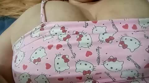 Snapshot of mally_cooperr chatting on November 15, 2025, 6:55 am Aleja zapata online show from November 15, 2025, 6:55 am