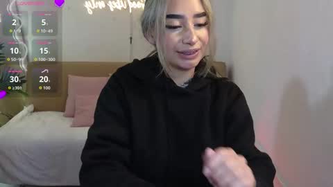 Malory  online show from November 11, 2025, 11:43 am