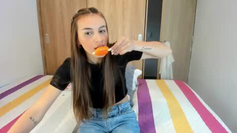 Snapshot of malucam_06 chatting on June 25, 2026, 8:24 pm instagram nueela online show from June 25, 2026, 8:24 pm