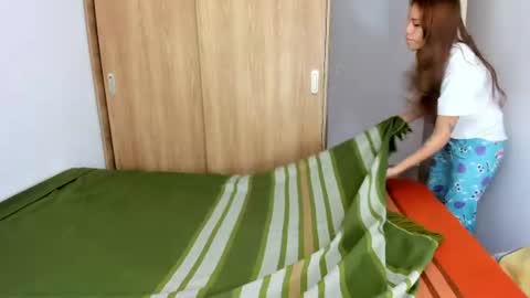 Snapshot of malucam_06 chatting on July 5, 2026, 5:09 pm instagram nueela online show from July 5, 2026, 5:09 pm