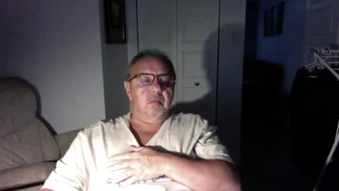 OLDMANFREE online show from November 9, 2025, 2:21 am