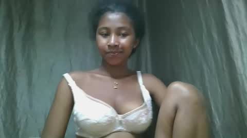 mamieriela online show from April 16, 2026, 10:23 pm